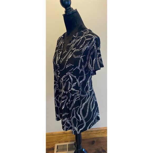 Cocomo Blouse Plus Size 2X Black White Pattern Flutter Sleeve + Stretch Top - Picture 3 of 9